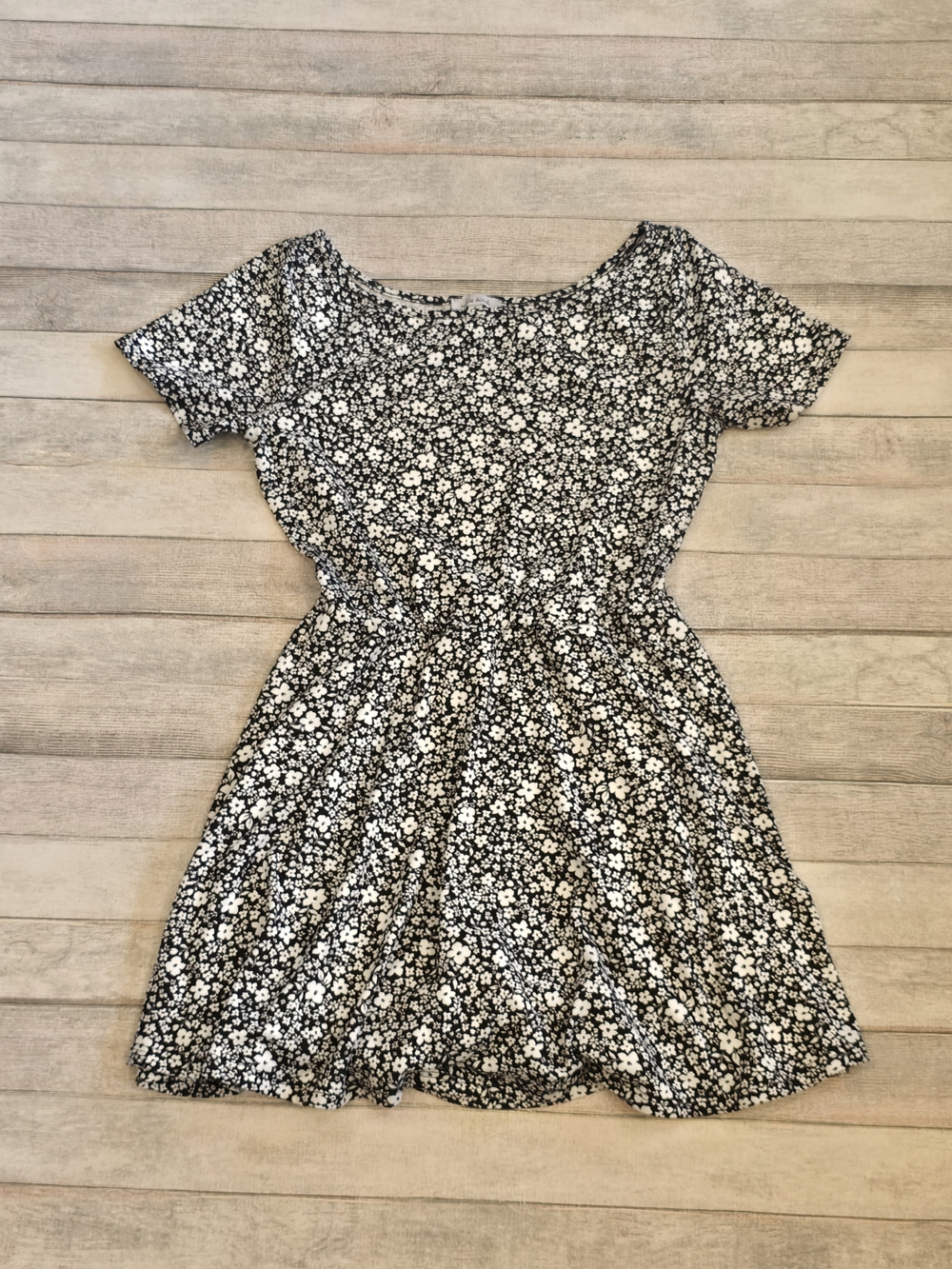 White Birch Size Small Black and White Floral Romper Dress